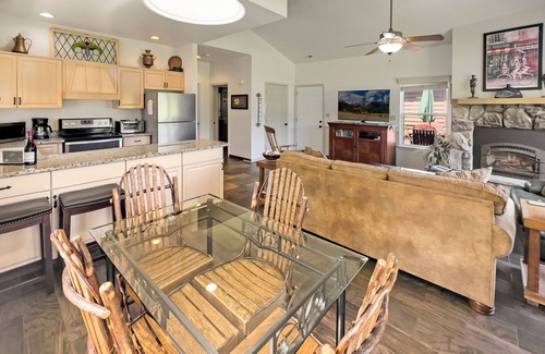 Camdenton Cabaña | Cozy Cottage Inside the Premier Old Kinderhook Golf Resort