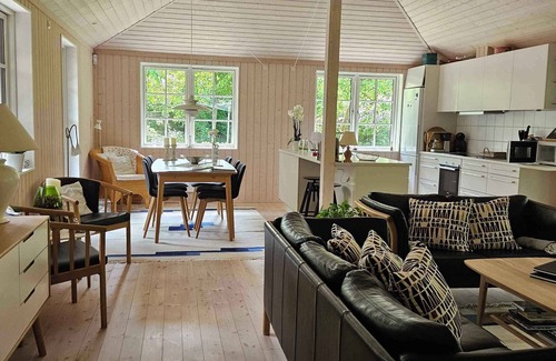Hoeve Strand Casa | Cozy cottage just 300 m from Høve Beach