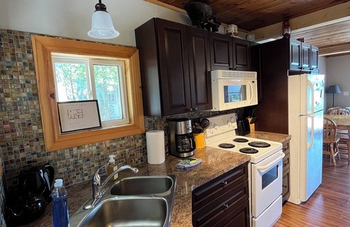 Tobermory Cabaña | Cozy cottage located on Cameron Lake in beautiful Bruce Peninsula