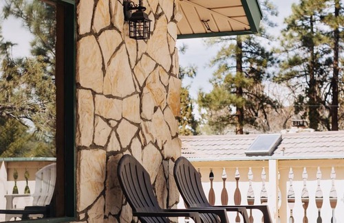 Sugarloaf Cabaña | Cozy Cottage Minutes from Big Bear Lake and Skiing