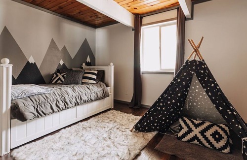 Sugarloaf Cabaña | Cozy Cottage Minutes from Big Bear Lake and Skiing