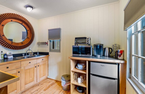 Asheville Cabaña | Cozy cottage minutes from downtown Asheville with a countryside feel