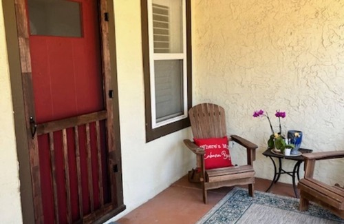 Indian River Bluff Cabaña | Cozy cottage minutes from beaches, historic downtown, and vibrant arts district!