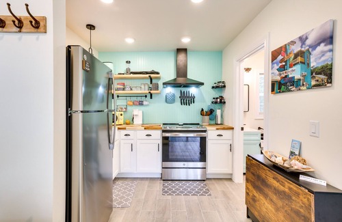 Southport Cabaña | Cozy Cottage: Minutes to Downtown Southport!