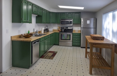 Wishon Cabaña | Cozy cottage near Bass Lake and Yosemite, with Sundeck, Firepit & Pergola areas.