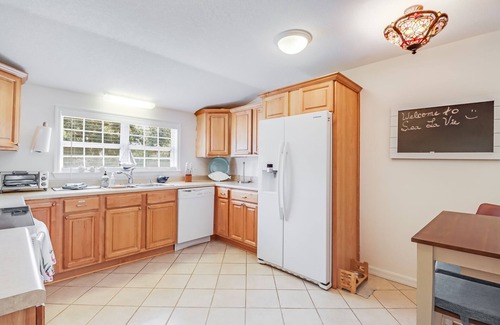 Gulfport Cabaña | Cozy Cottage Near Beach Sleeps 9