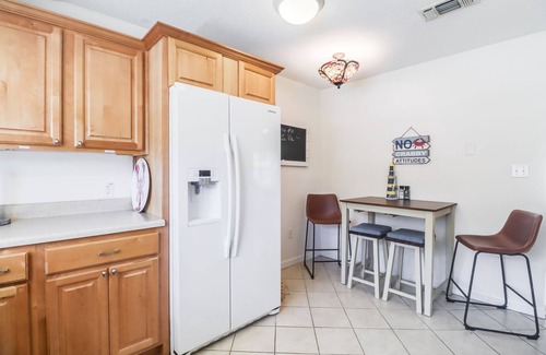 Gulfport Cabaña | Cozy Cottage Near Beach Sleeps 9