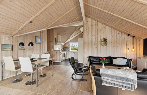 Kramnitse Casa | Cozy cottage near beach with fenced garden
