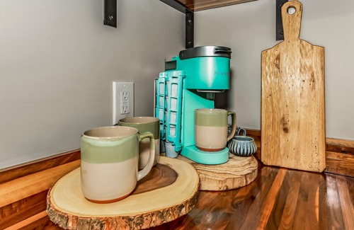 Wilmington Cabaña | Cozy Cottage Near Downtown w/ NO Cleaning Chores