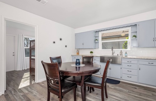 Hanford Casa | Cozy Cottage near downtown Hanford