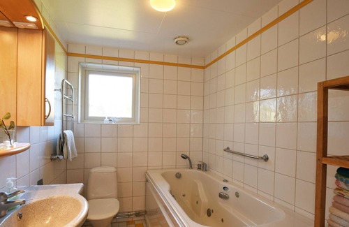 Harryda Municipality Casa | Cozy cottage with 10 beds near Landvetter | SE08045