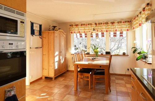 Harryda Municipality Casa | Cozy cottage with 10 beds near Landvetter | SE08045
