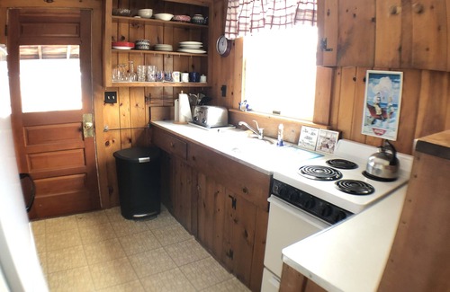 Orleans Cabaña | Cozy Cottage Near Rock Harbor (2223)
