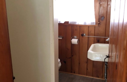 Orleans Cabaña | Cozy Cottage Near Rock Harbor (2223)