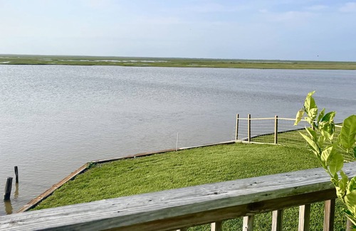 Cedar Lane Cabaña | Cozy Cottage nestled between Sargent Beach and ICW