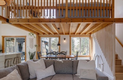 Eastman Cabaña | Cozy cottage nestled on the west side of Mont-Orford.