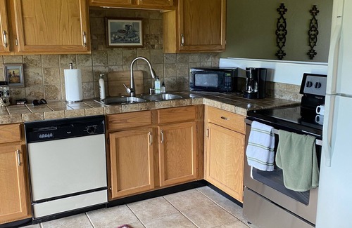 Livingston Cabaña | Cozy cottage nestled in Paradise Valley surrounded by mountain views!