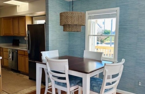 Colington Harbour Casa | Cozy Cottage on the Canal (Hot Tub, Kayaks & Pool)