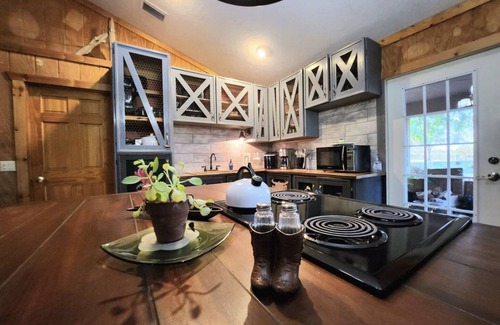 Okeechobee Cabaña | Cozy cottage on 8 acres near state park and atv trails. Pet Friendly!