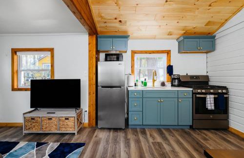 Mayfield Casa | Cozy Cottage on Arbutus Lake