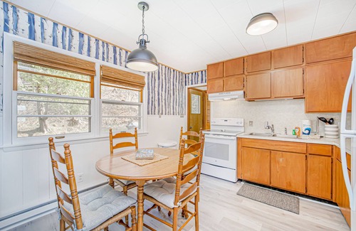Beulah Casa | Cozy Cottage on Crystal Lake W/ Free Wifi, Gas Grill & Dock - Close to Town