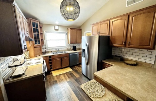 Davenport Casa | Cozy Cottage on Elm