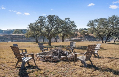 Oatmeal Casa | Cozy Cottage on Flat Creek - 5 min from Flat Creek Winery!
