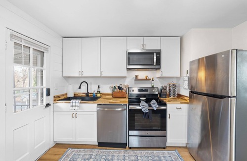 Lynchburg Casa | Cozy Cottage on Perrymont 2-bed house quick access to the universities & Mall