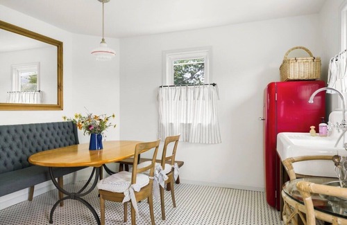 Washington Cabaña | Cozy cottage on Sprawling 55 Acre Horse Farm