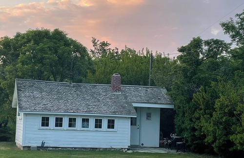 Saskatchewan Cabaña | Cozy Cottage on the Farm! Getaway an enjoy nature and the Dark Sky.