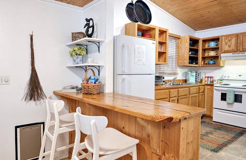 Skyland Cabaña | Cozy Cottage on the Ridge 5min to Downtown Asheville