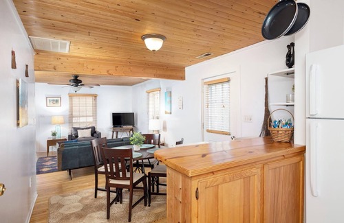 Skyland Cabaña | Cozy Cottage on the Ridge 5min to Downtown Asheville