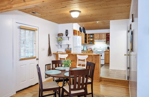 Skyland Cabaña | Cozy Cottage on the Ridge 5min to Downtown Asheville
