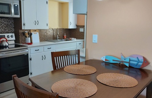 Supply Cabaña | Cozy Cottage one mile from the Beach and Boat Ramp! Pet Friendly Too!!