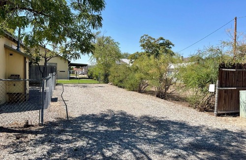 Roswell Cabaña | Pet Friendly! 2 Pets Stay For FREE at Cozy Cottage