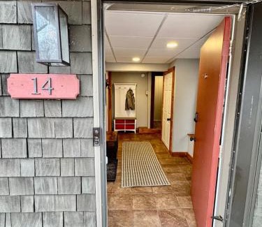 Lake Harmony Estates Casa | Cozy Cottage, Private Lake Access, Fires and Fun!