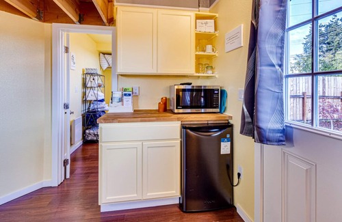 Sequim Apartamento | Cozy Cottage Retreat – Private Yard, Sunset Views & Peninsula Access