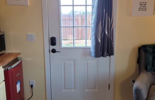 Sequim Apartamento | Cozy Cottage Retreat – Private Yard, Sunset Views & Peninsula Access