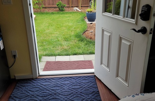 Sequim Apartamento | Cozy Cottage Retreat – Private Yard, Sunset Views & Peninsula Access