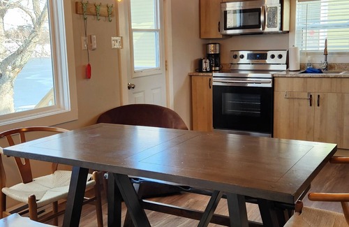 Chance Harbour Cabaña | Cozy Cottage right on Chance Harbour