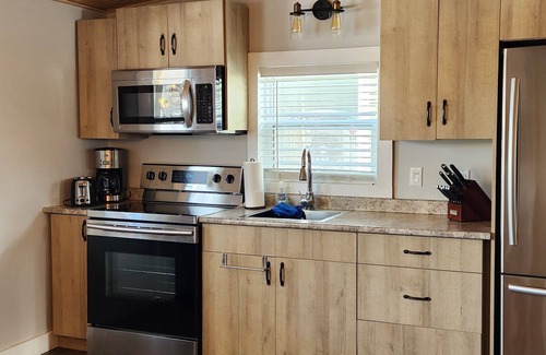 Chance Harbour Cabaña | Cozy Cottage right on Chance Harbour