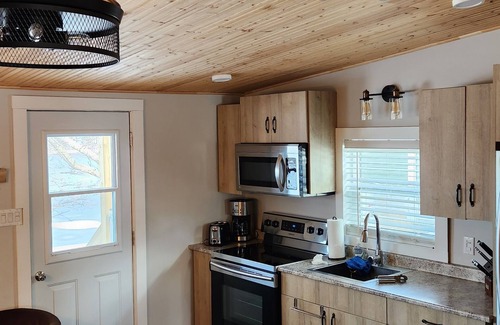 Chance Harbour Cabaña | Cozy Cottage right on Chance Harbour