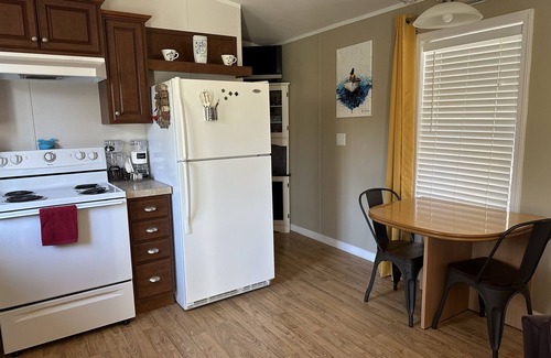 Cascadia Cabaña | Cozy Cottage right on the McKenzie River!