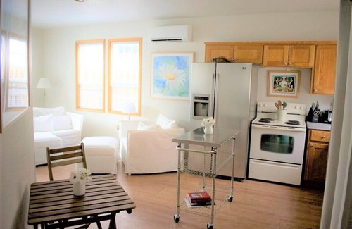 Newberg Cabaña | Cozy Cottage settled in the heart of beautiful Yamhill Valley wineries.