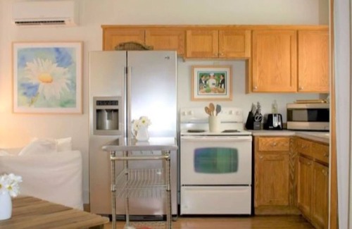 Newberg Cabaña | Cozy Cottage settled in the heart of beautiful Yamhill Valley wineries.