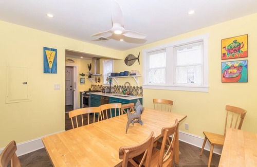 Cape May Cabina | Cozy Cottage | Steps from Congress Hall & Beach