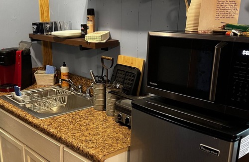 Tigerville Cabaña | Cozy Cottage / Tiny House - Fire Pit & Walking Trail