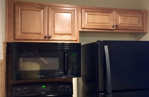 Highland Village Cabaña | Cozy cottage up the hill from Lake Lewisville in Highland Village