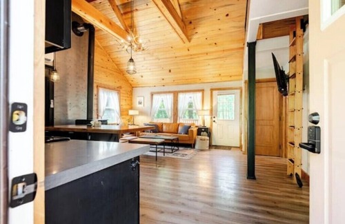Mount Hood Village Cabaña | Cozy Cottage near Mt. Hood