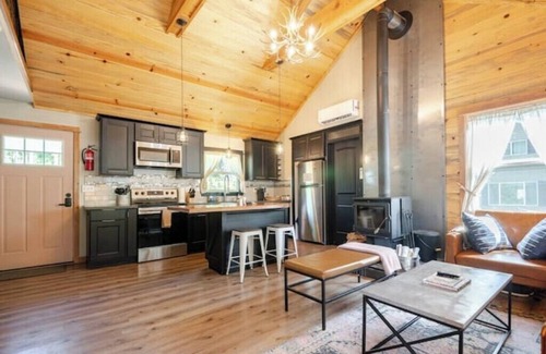 Mount Hood Village Cabaña | Cozy Cottage near Mt. Hood
